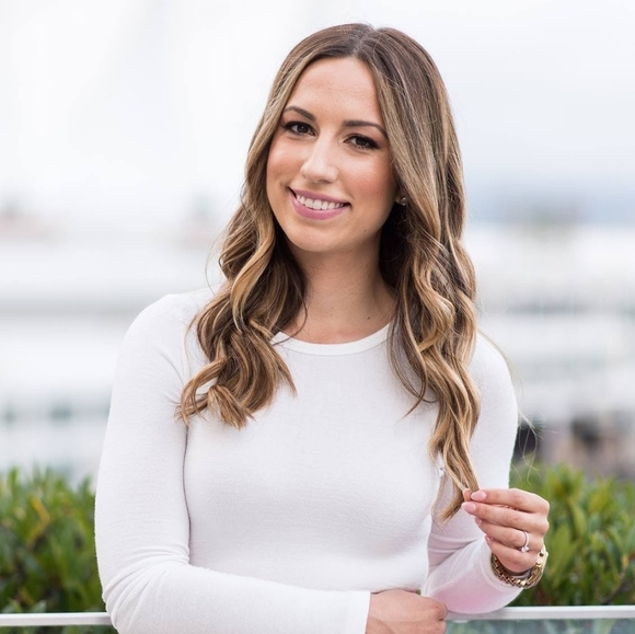 Meet your Posher, Jennifer - Picture 1 of 1